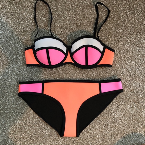 NWT TRIANGL Swimsuit Size Medium - Picture 2 of 4